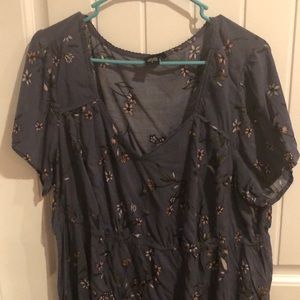 Gray short sleeved top from torrid